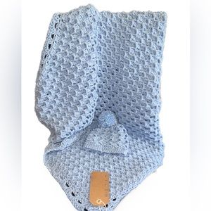 Light blue Baby blanket and a hat (3-6months)